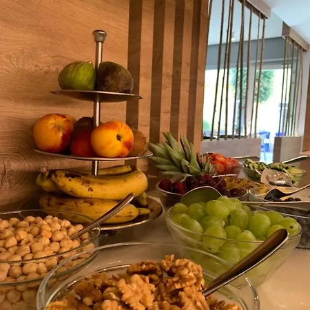 Mar60 מלון דירות קאורלה